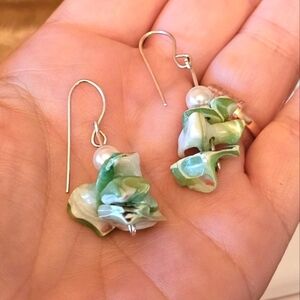 Vtg Elegant Green Mother of Pearl Drop Earrings E1P47